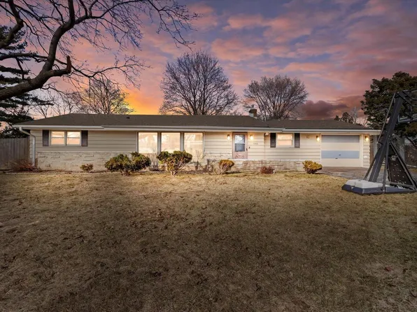 14306 West Gatewood DRIVE, New Berlin, WI 53151