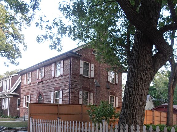 3rd image of 1711 W Beverly Glen Pkwy #1