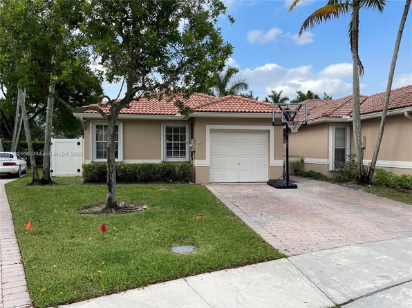 697 NW 129th Way, Pembroke Pines, FL 33028