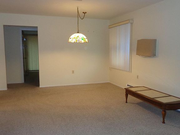 4th image of 48 Pulaski Blvd
