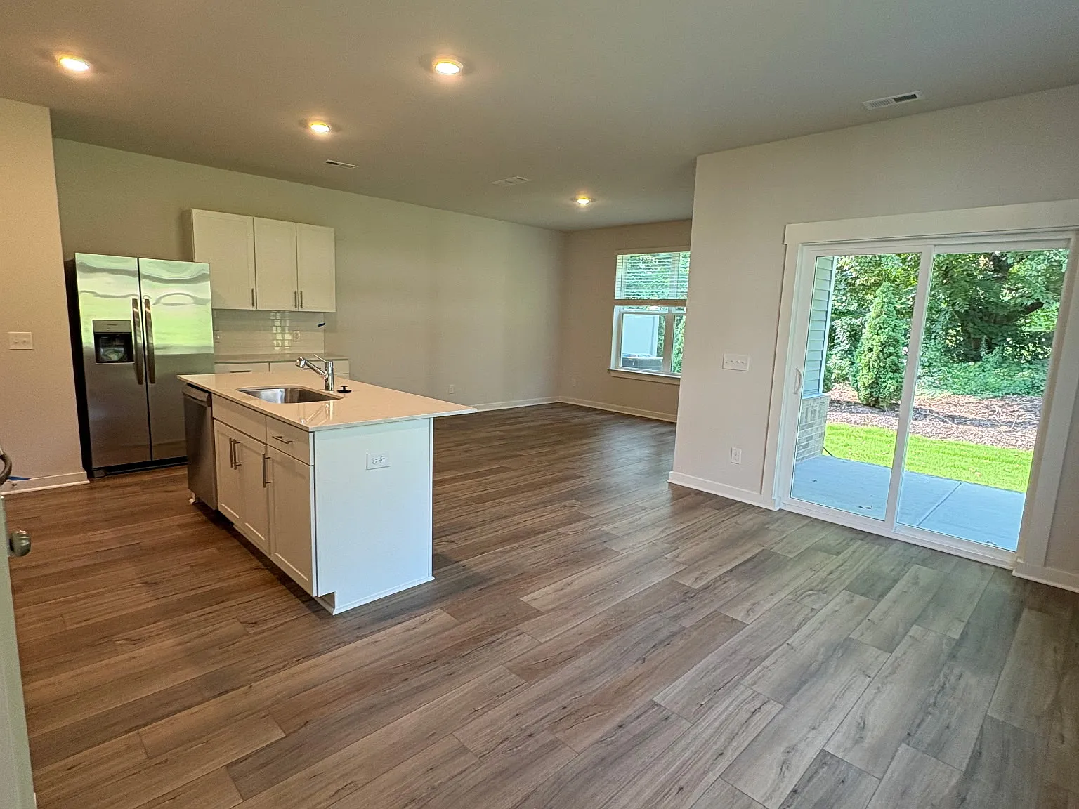 3 bed, 2.5 bath, 1673 sqft, $2,095 — Photo 4