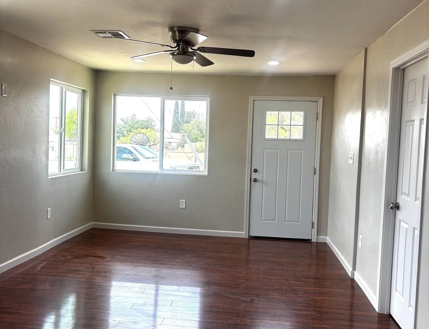 3 bed, 2.0 bath, 1100 sqft, $1,295 — Photo 4