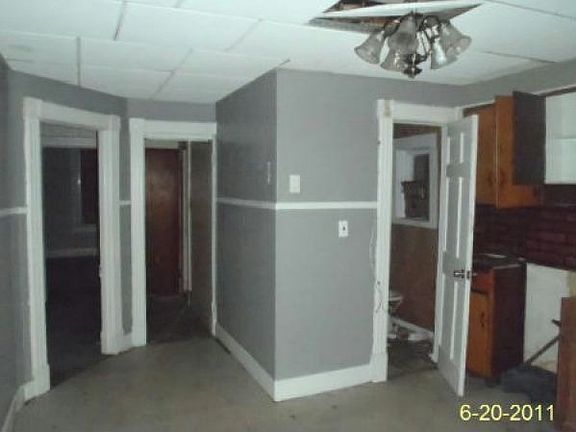 5th image of 121 Benkard Ave