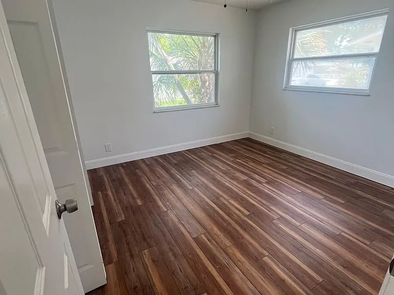 2227 Nottingham Rd — Photo 6