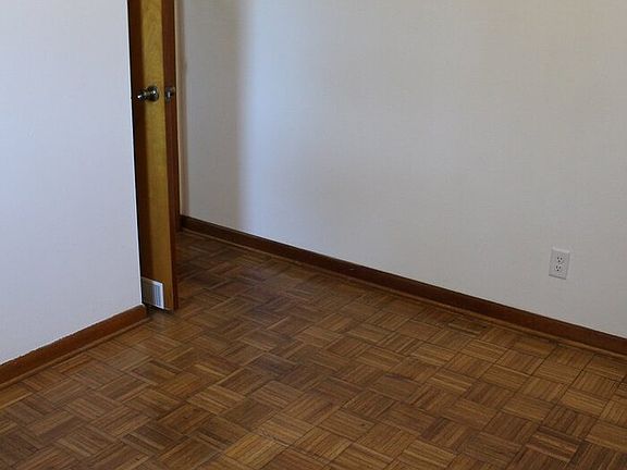 5th image of 1501 W 61st Pl