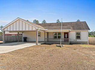561 Lakepointe Dr, Chipley, FL 32428