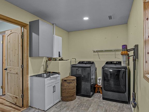 2nd image of 1745 Oasis Dr