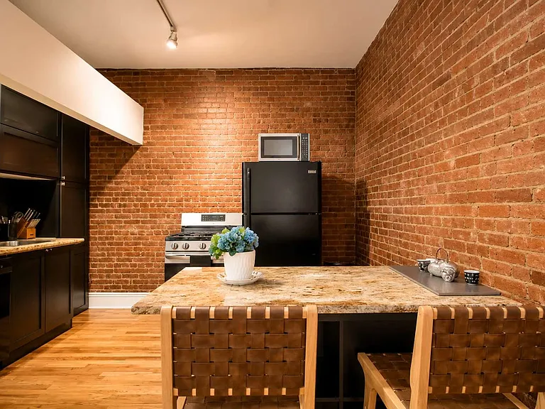 211 Front St #2 — Photo 11