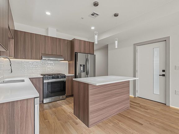 4th image of 161 Woodlawn Ave #B