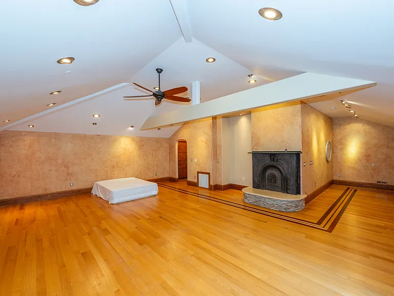 50 Rock Spring Rd — Photo 25