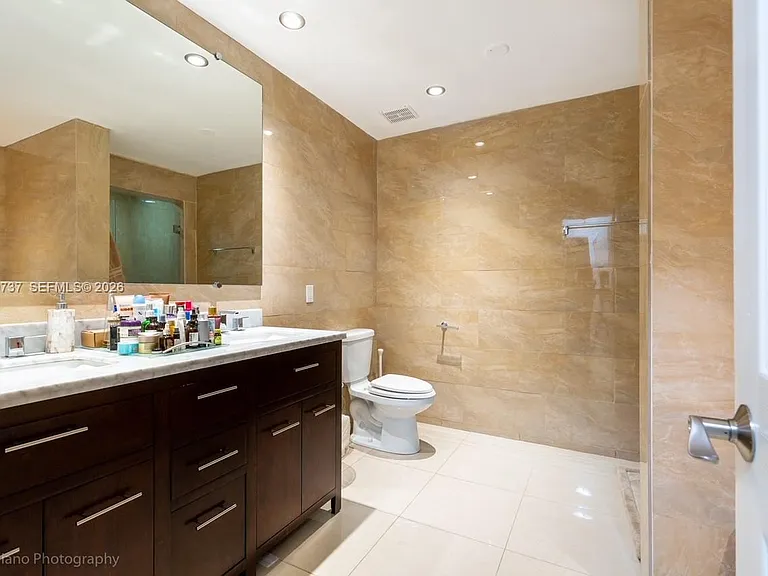 437 Holiday Dr — Photo 23