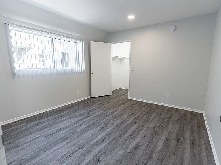 4444 Ensign Avenue — Photo 36