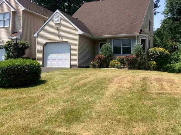 70 Cooks Ct, Waterford, NY 12188