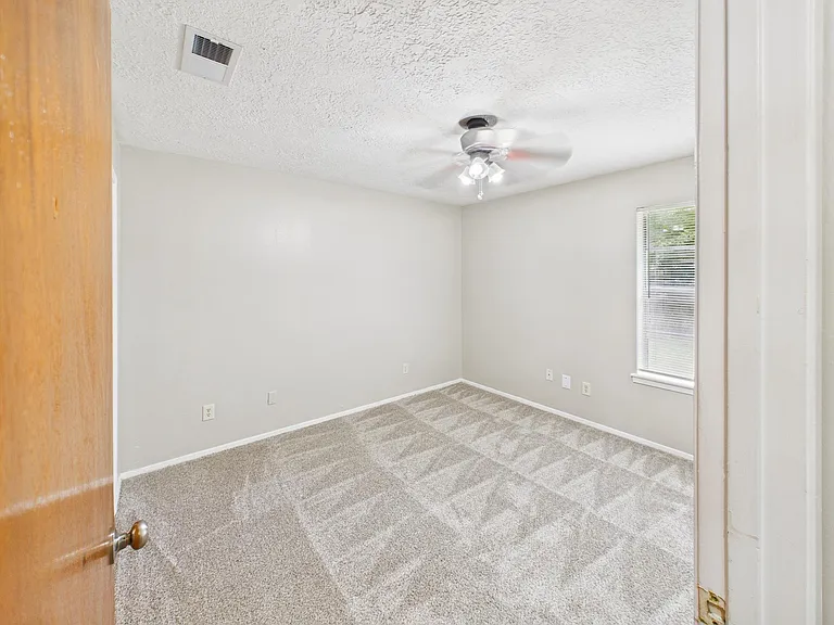 3329 Longleaf Cir — Photo 9