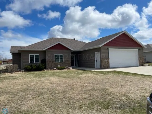1911 Woodland Dr, Wahpeton, ND 58075