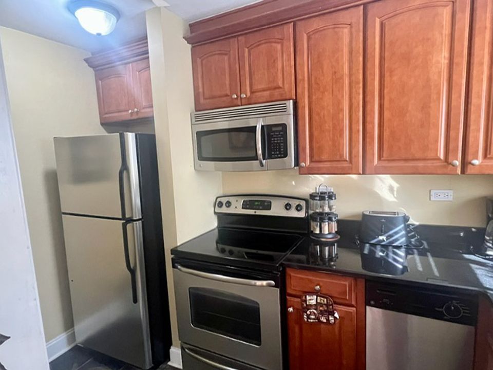 1st image of 300 Peachtree St NE APT 3N