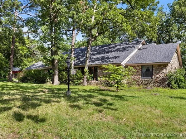 110 Acker Dr, Ada, OK 74820