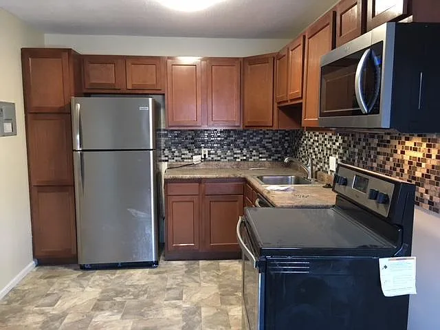 Brook Haven Condominiums — Photo 3