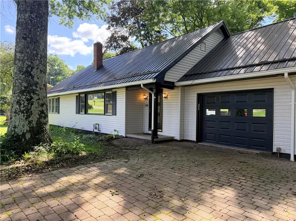 326 Frazier Dr, New Castle, PA 16105