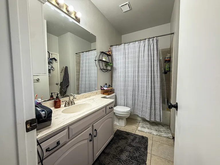 1910 Robbins Pl #302 — Photo 4