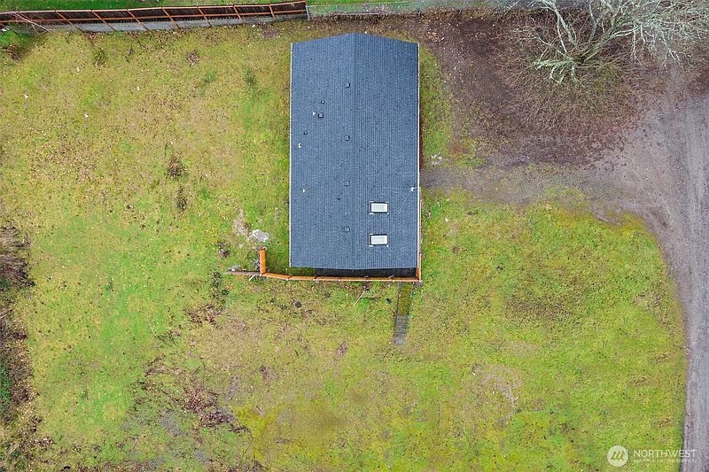 3rd image of 3311 Bridgeport Way W
