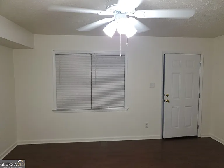 207 Cypress Dr — Photo 3