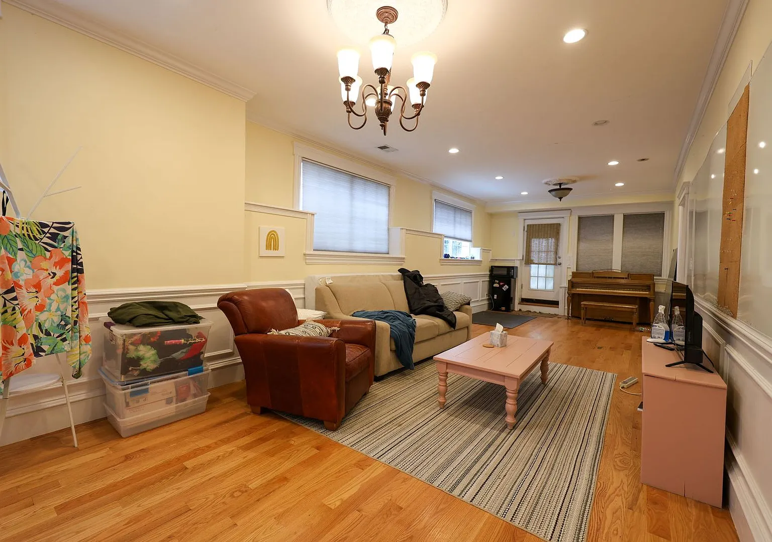 Charming 5 Bedroom -No Broker Fee — Photo 3