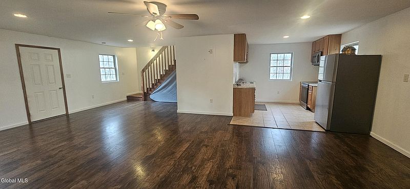 3rd image of 374 North Ridge Road