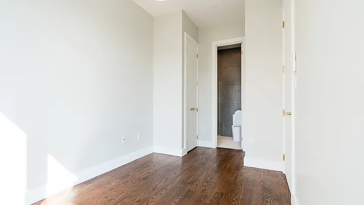 Rented by Nooklyn NYC LLC | media 31