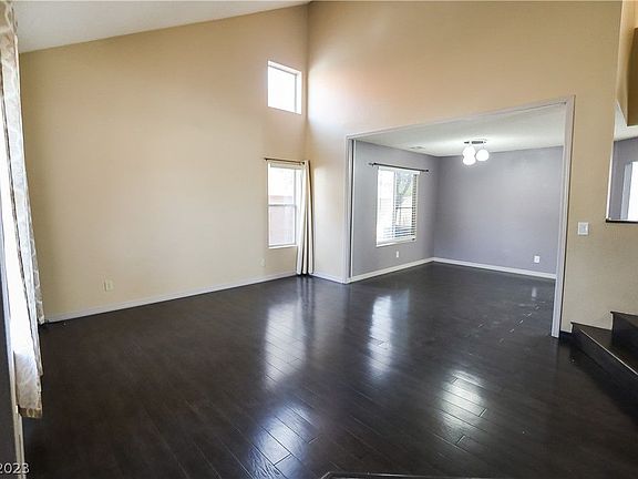 4th image of 3220 Oyster Bay St