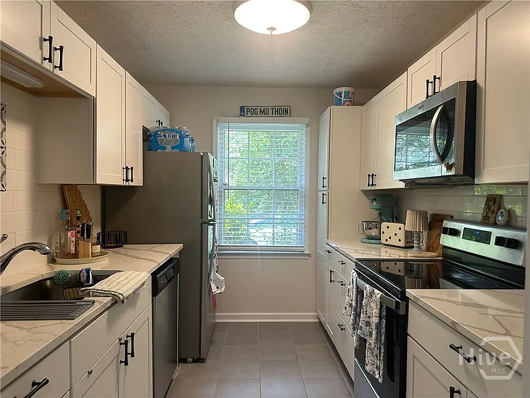 121 Sleepy Creek Dr — Photo 3