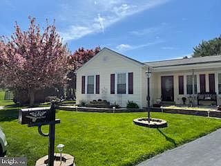 2nd image of 34 Cambridge Ct