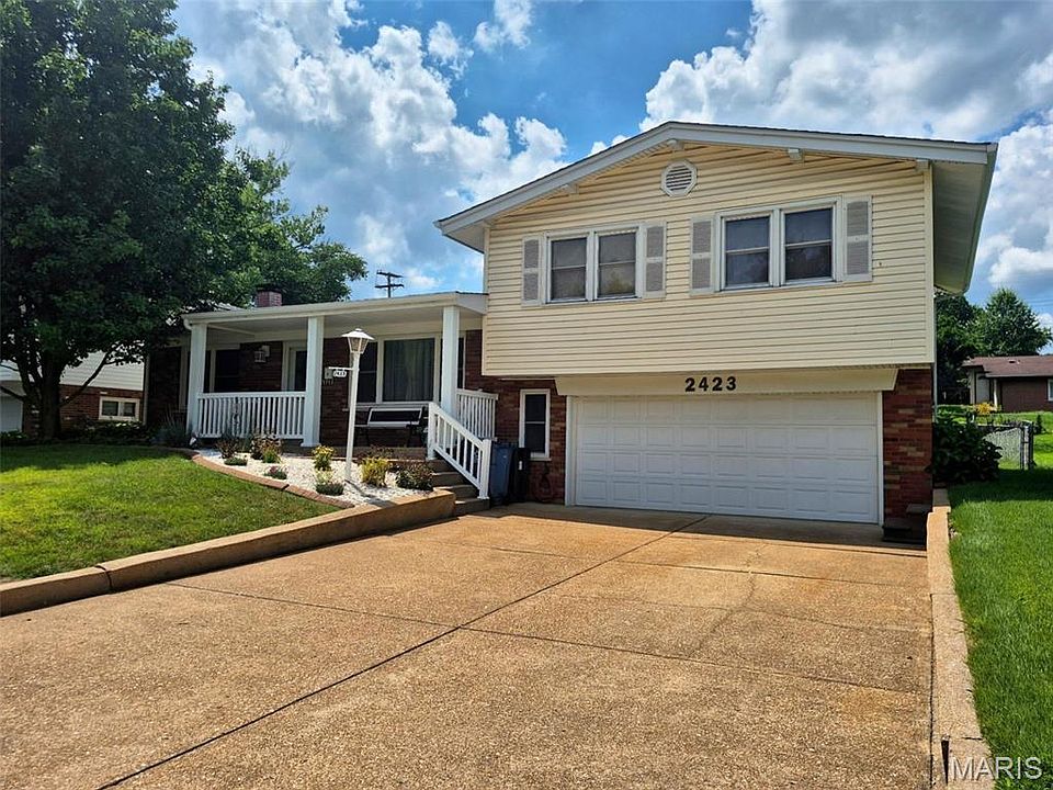 1st image of 2423 Chaucer Ave