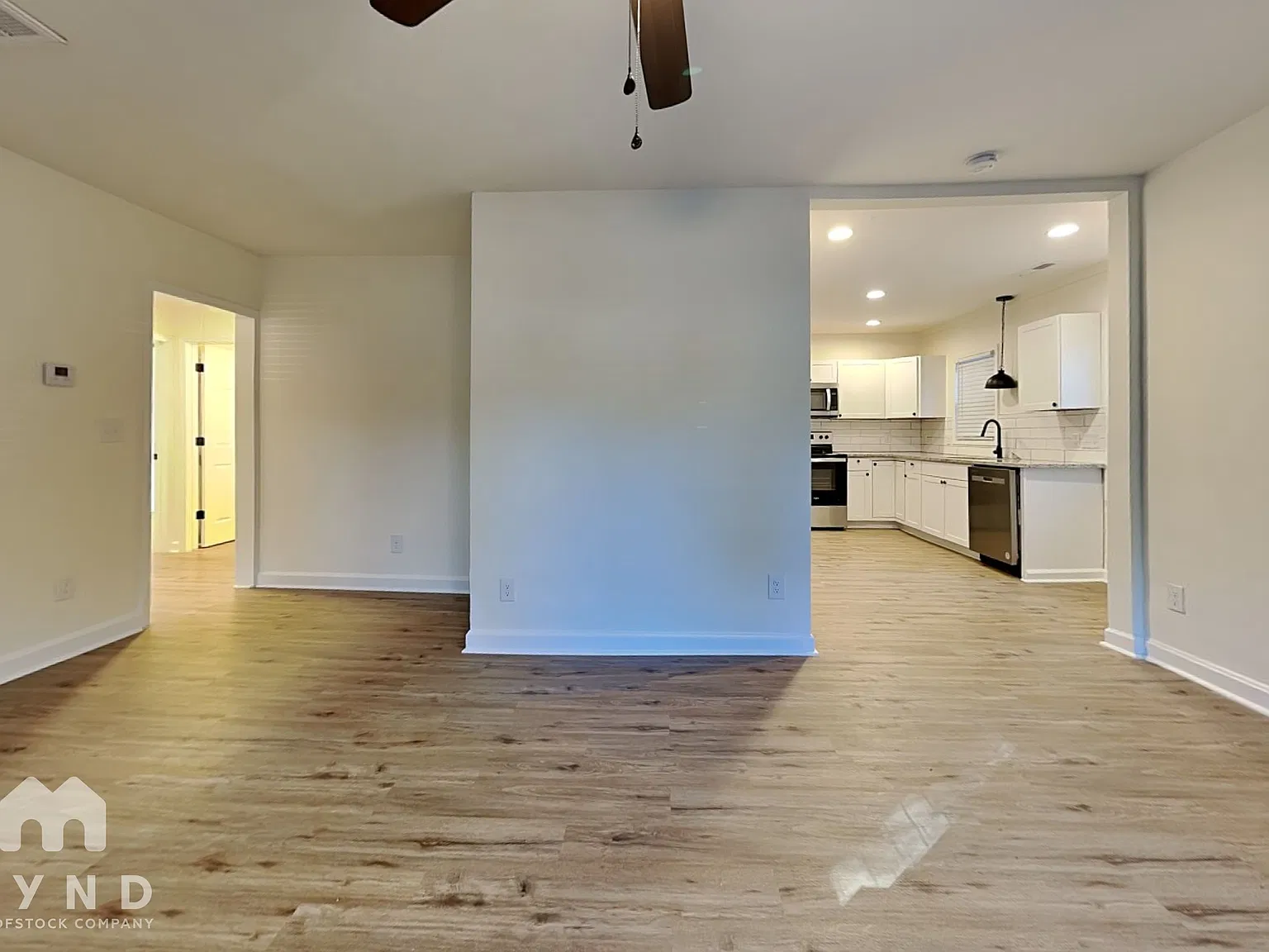 3 bed, 1.0 bath, 963 sqft, $1,715 — Photo 4