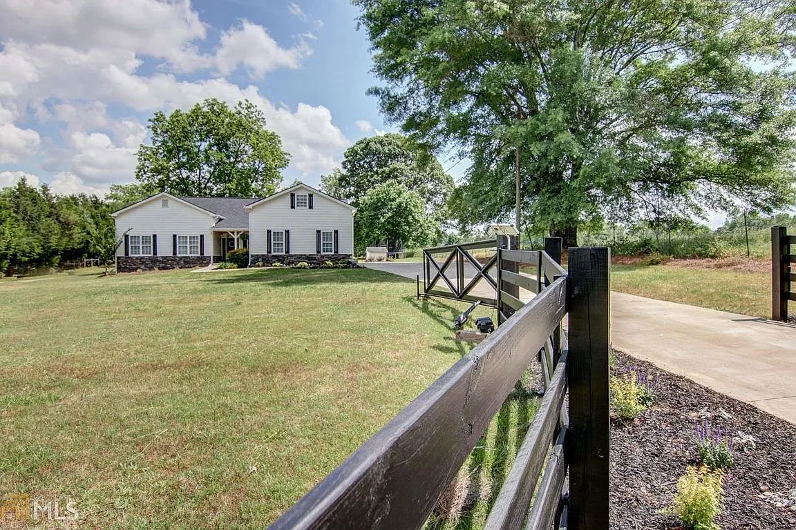 368 Cooper Rd photo 1