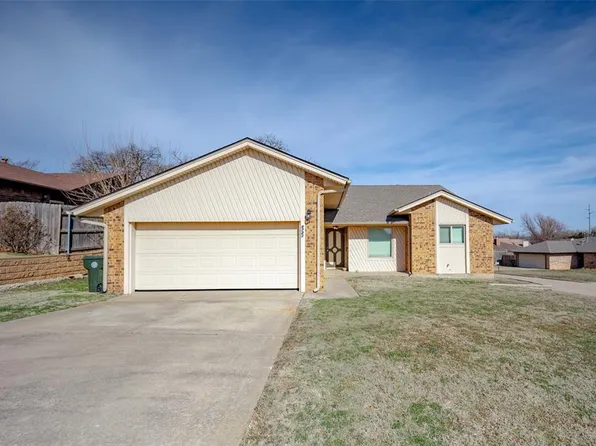 9721 Beth Dr, Midwest City, OK 73130