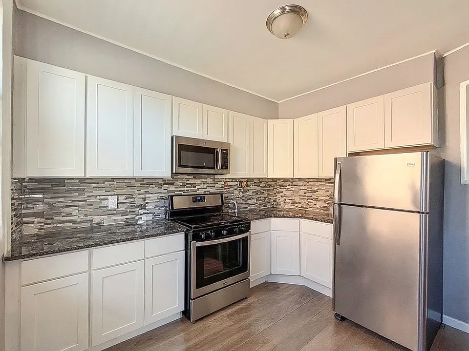 1000 Willow Ave #3