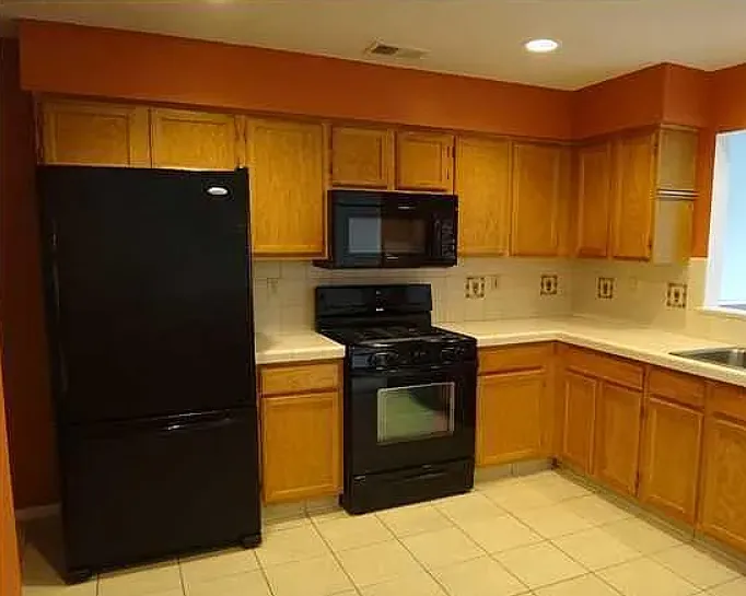 1079 Roseberry Ct — Photo 11