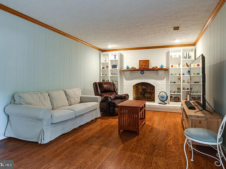 8019 Daffodil Ct — Photo 15
