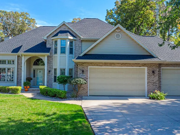 1055 Timber Run Dr, Neenah, WI 54956