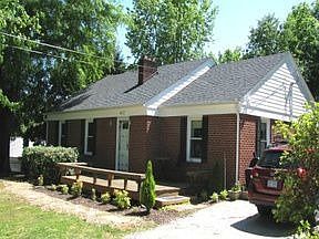 2nd image of 405 Crestmere St NE