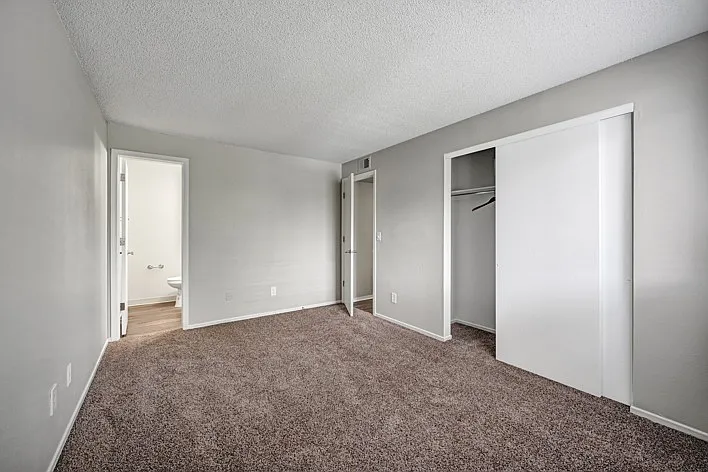 Summit Riverside Apartments — Photo 18