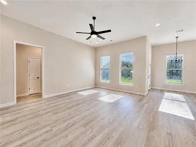 3 bed, 2.0 bath, 1844 sqft, $2,000 — Photo 3