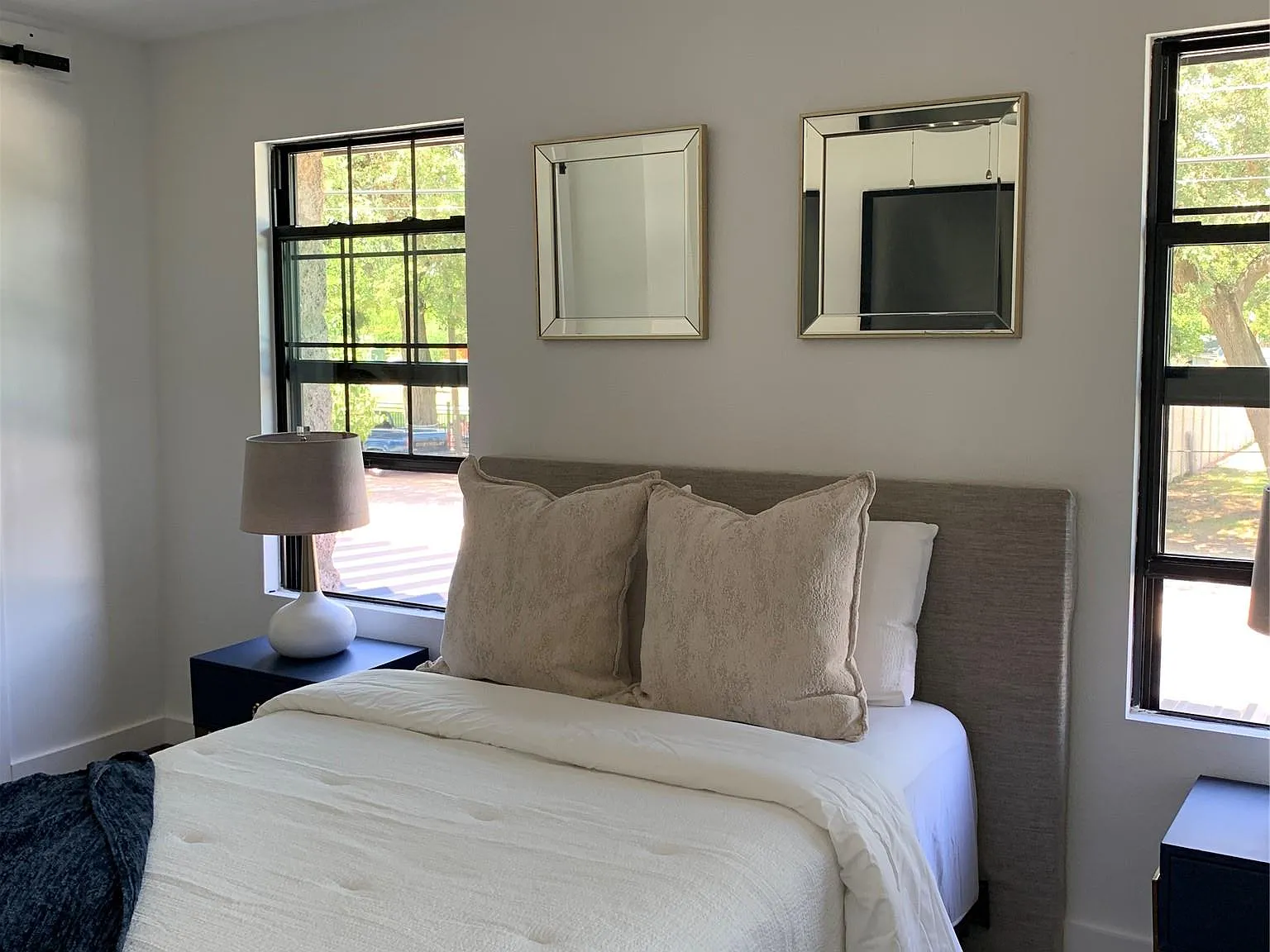 1 bed, 1.0 bath, 700 sqft, $1,200 — Photo 2