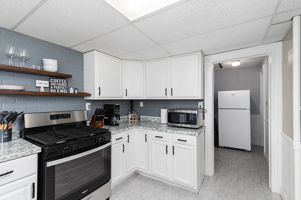 Building Photo - 108 Pharis St #2