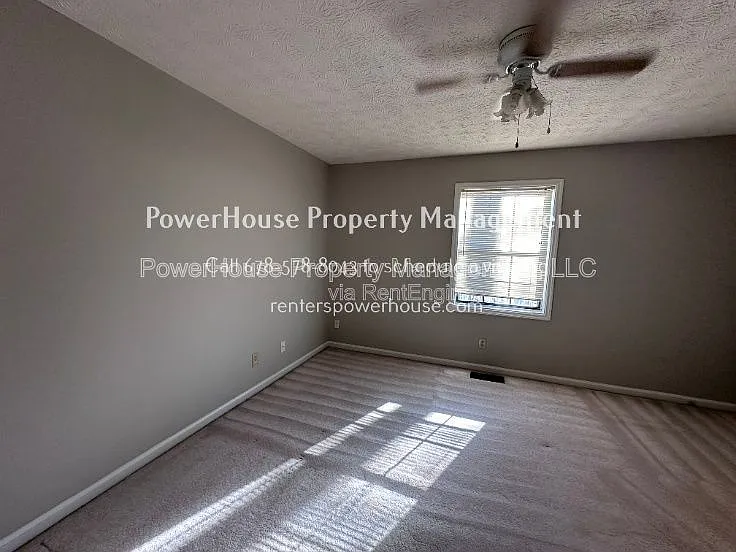502 Oakwood Ct — Photo 10
