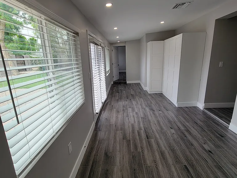 535 W 15th St — Photo 11