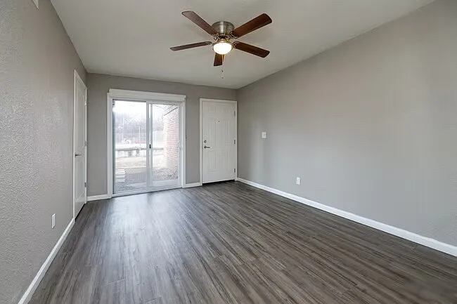 Arbor Village Apartments — Photo 9