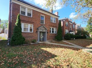 One Bedroom Apartment with Garage Parking!, Saint Louis, MO 63109