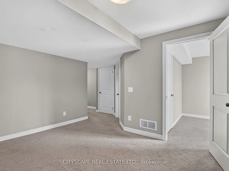 27 Lamb Cres — Photo 33